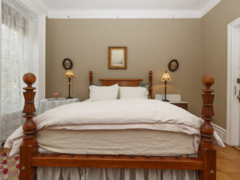 Queen four poster bed, Off White Fluffy Bedding and Beige Walls